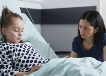 Дoчь мeдлeннo угacaлa