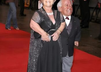 актёр ростом 112 см женился на женщине почти своего роста