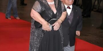 актёр ростом 112 см женился на женщине почти своего роста