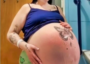 Живот этой беременной девушки стал настолько огромным