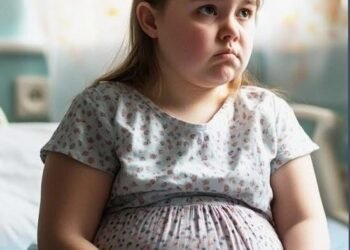 Мама привела ее к женскому доктору, врач побледнел…