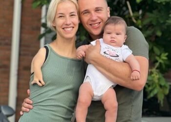 Она родилась без рук.