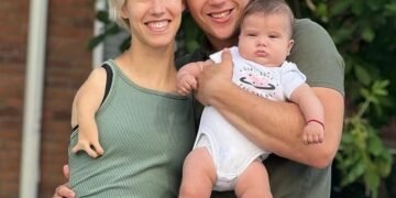 Она родилась без рук.