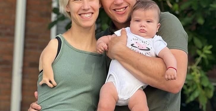 Она родилась без рук.