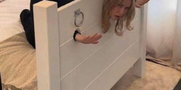 Муж заказал кровать в стиле средневековья