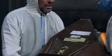 Сотрудник крематория нашёл купюру в гробу…