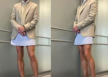 Его зовут Михаил. На первый взгляд